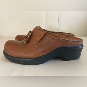ARIAT brown leather clogs shoes 8.5B tassels